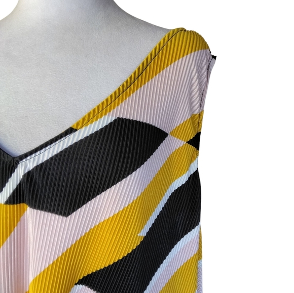 Lane Bryant Geo Textured Swing Tank‎ Top Color Block Size 26 / 28 - Picture 9 of 11